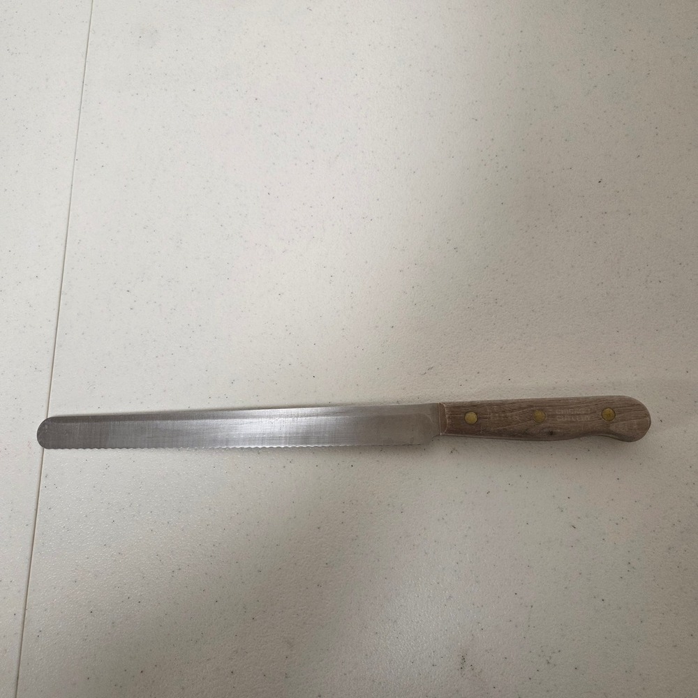Chicago Cutlery Vintage 10 inch Serrated Bread Knife Wood Handle Made in USA